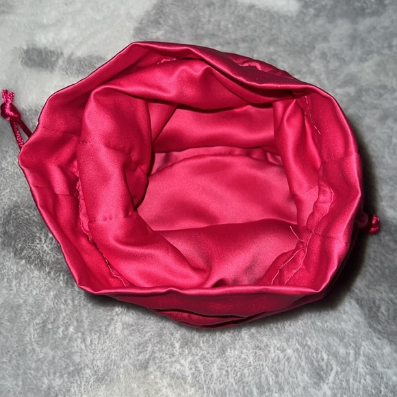 🎅🏼🤍❤️VS PINK Santa Baby Satchel Bag NWT 🎅🏼🤍❤️ - Picture 6 of 8